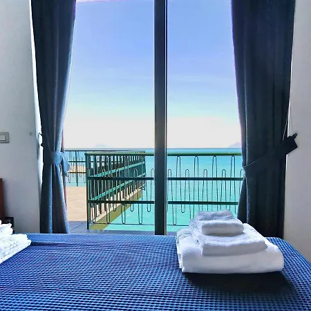 Anita 4*