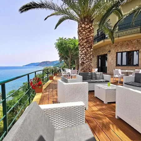 Anita Aparthotel Capo dʼOrlando