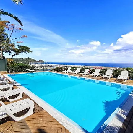 Anita Aparthotel 4*