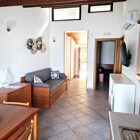 Anita 4*
