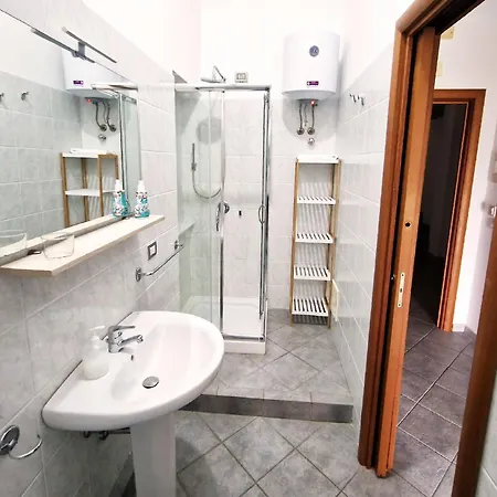 Anita 4*