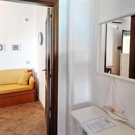 Anita 4*