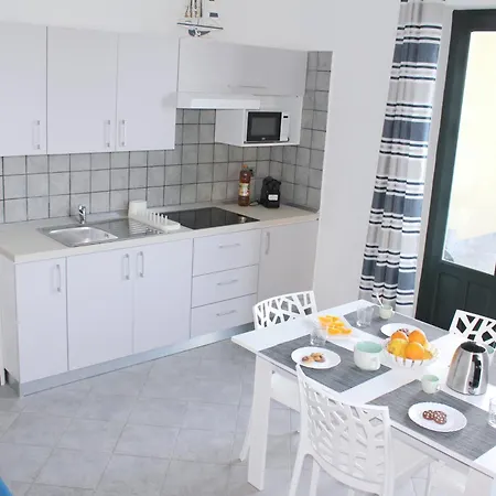 Aparthotel Villa Anita Apartments 4*