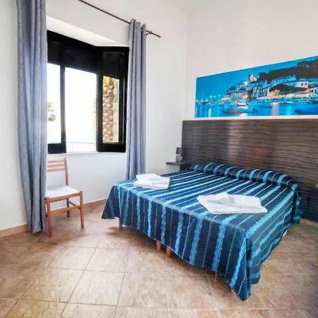 Anita 4*