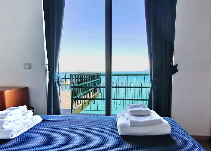 Anita 4*