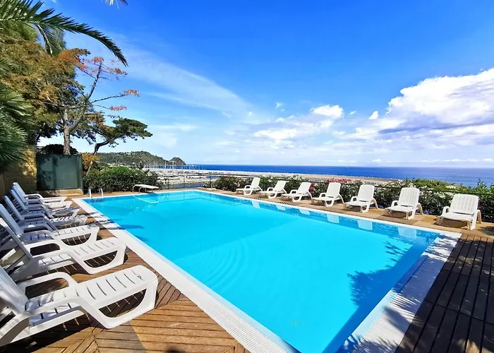 Anita Aparthotel 4*
