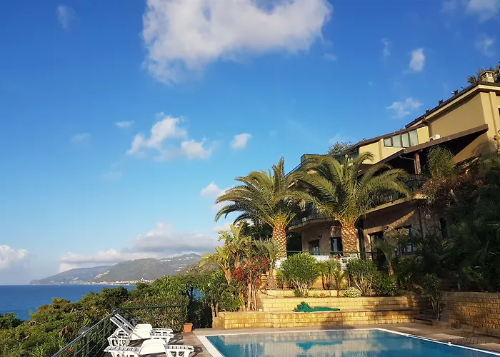 Anita Aparthotel 4*