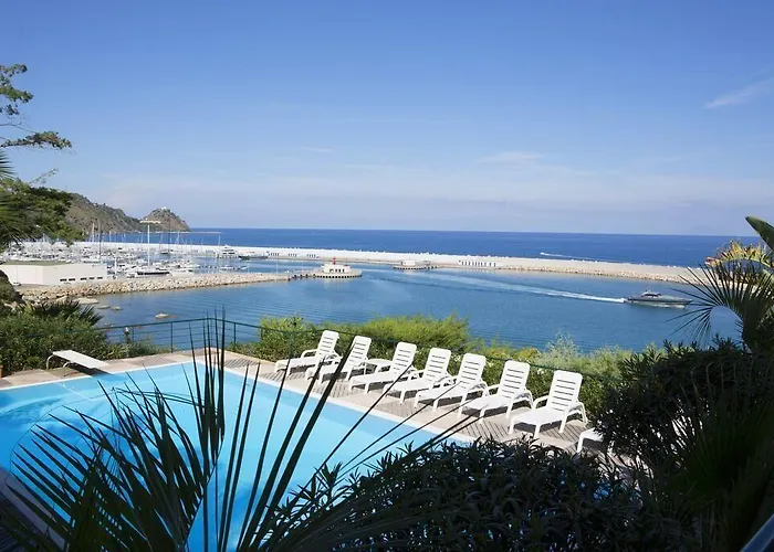 Anita Aparthotel 4*