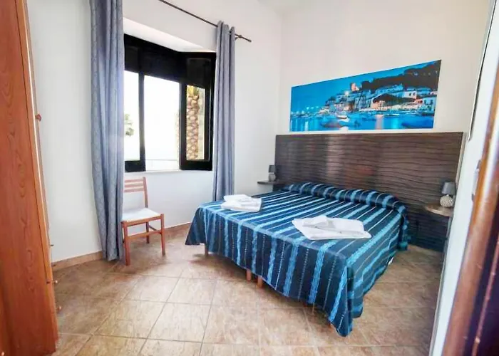 Anita 4*